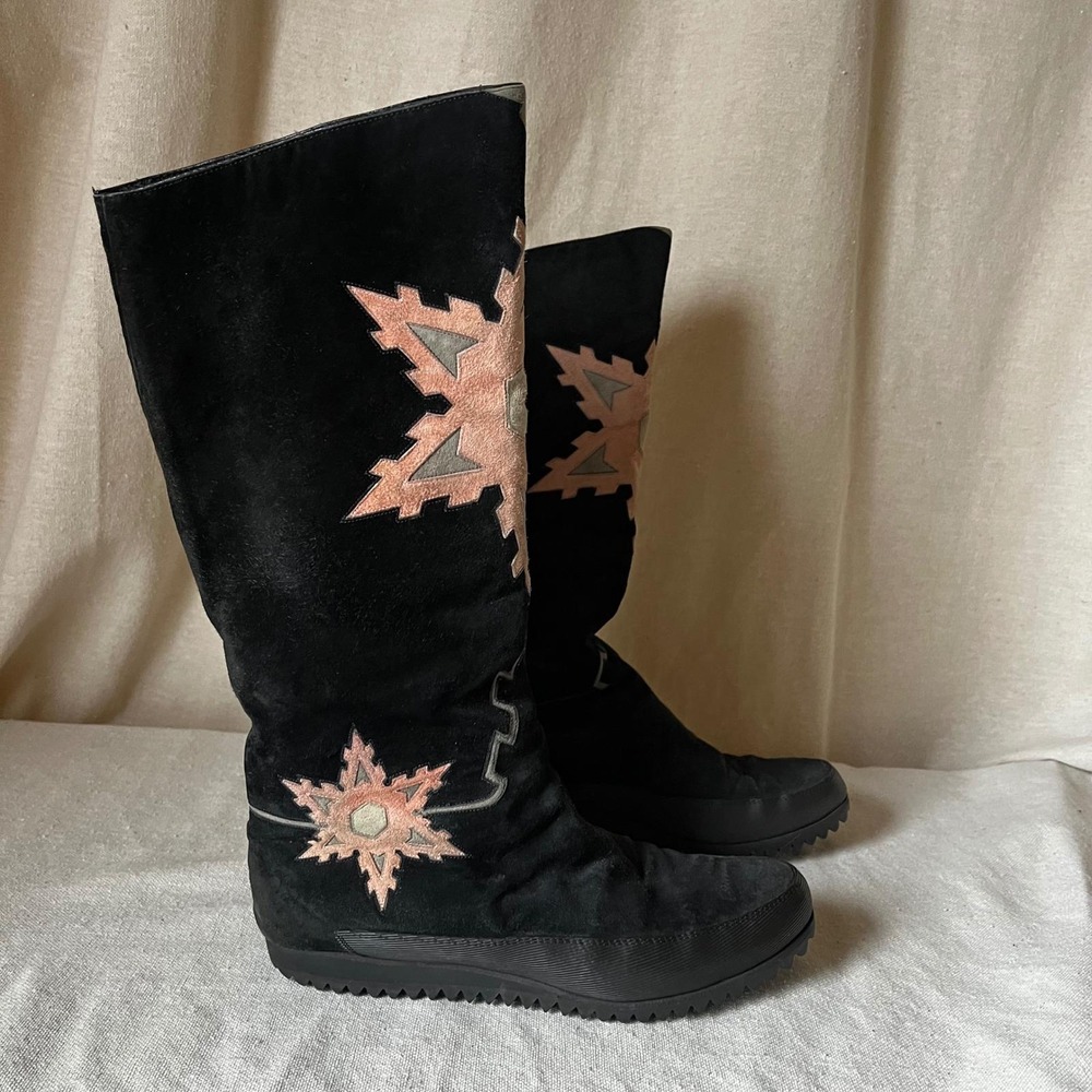 Susan Bennis Warren Edwards Italy‎ Suede Appliqué Boots 7